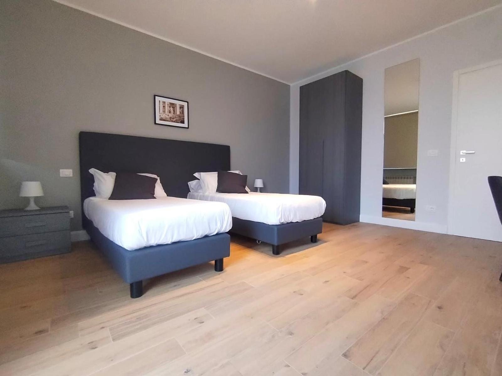 Hh Hermoso Housing Asti Bagian luar foto