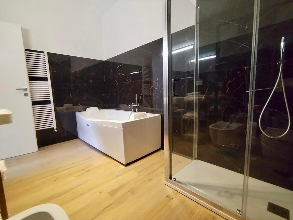 Hh Hermoso Housing Asti Bagian luar foto