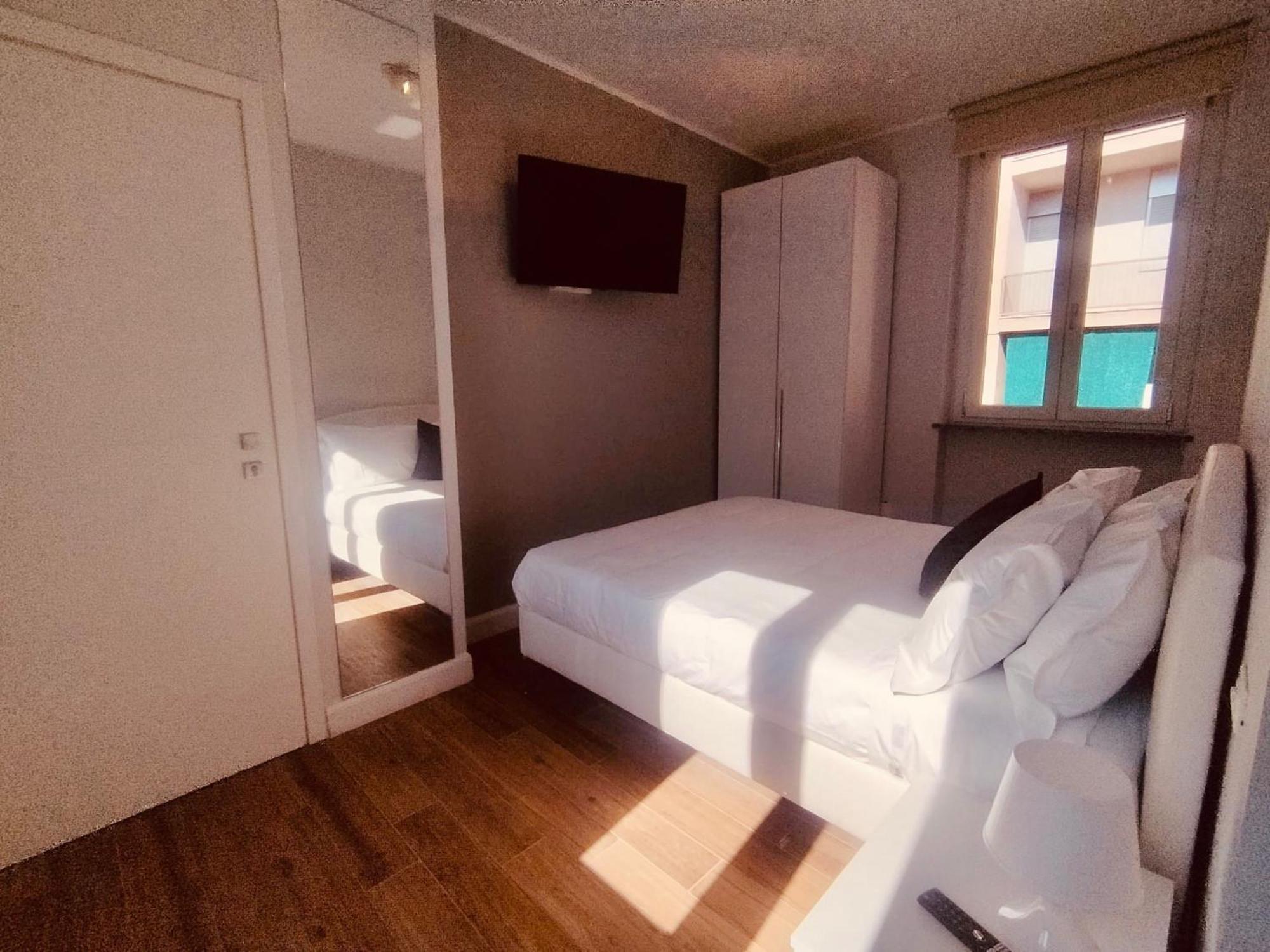 Hh Hermoso Housing Asti Bagian luar foto